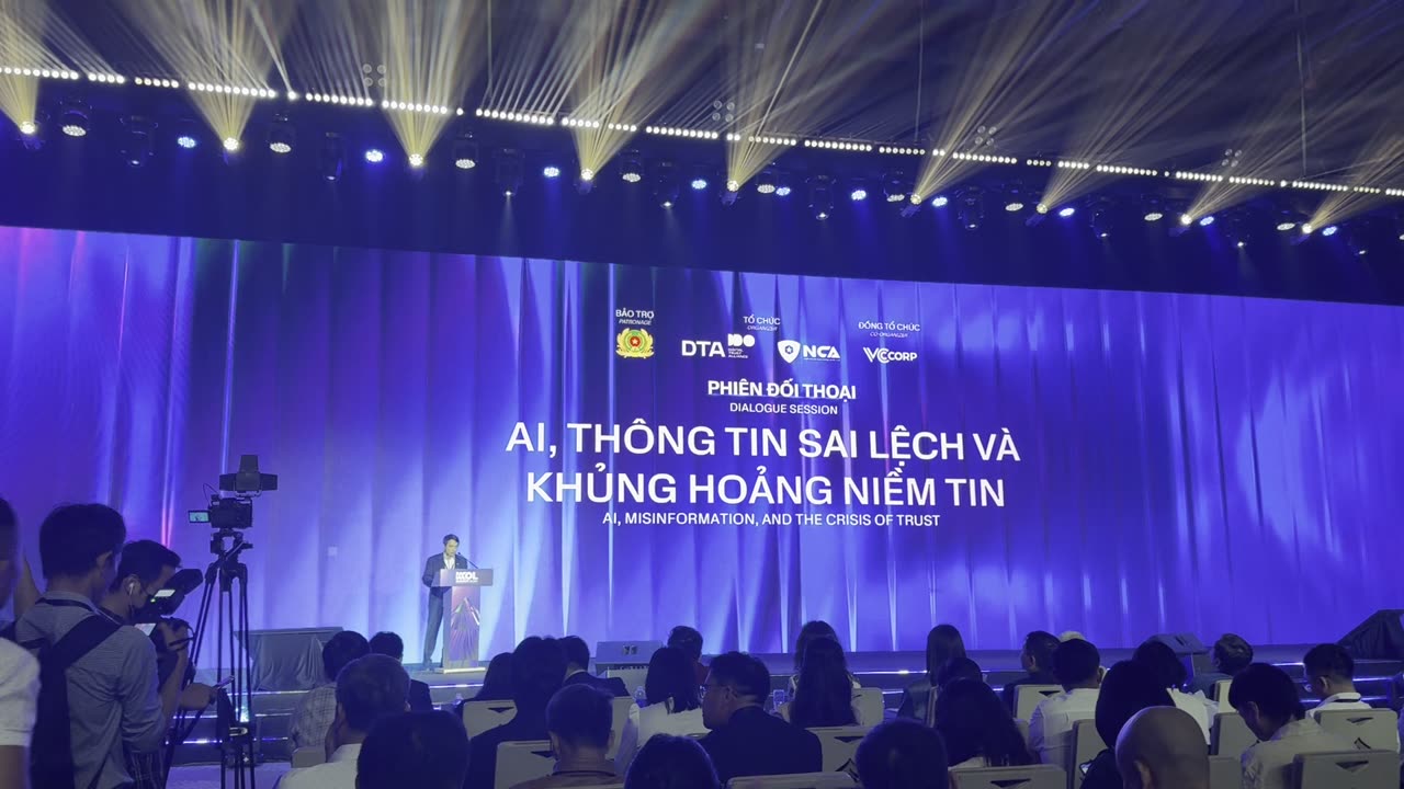 Sân khấu phiên đối thoại AI, thông tin sai lệch và khủng hoảng niềm tin tại KOL Summit 2026