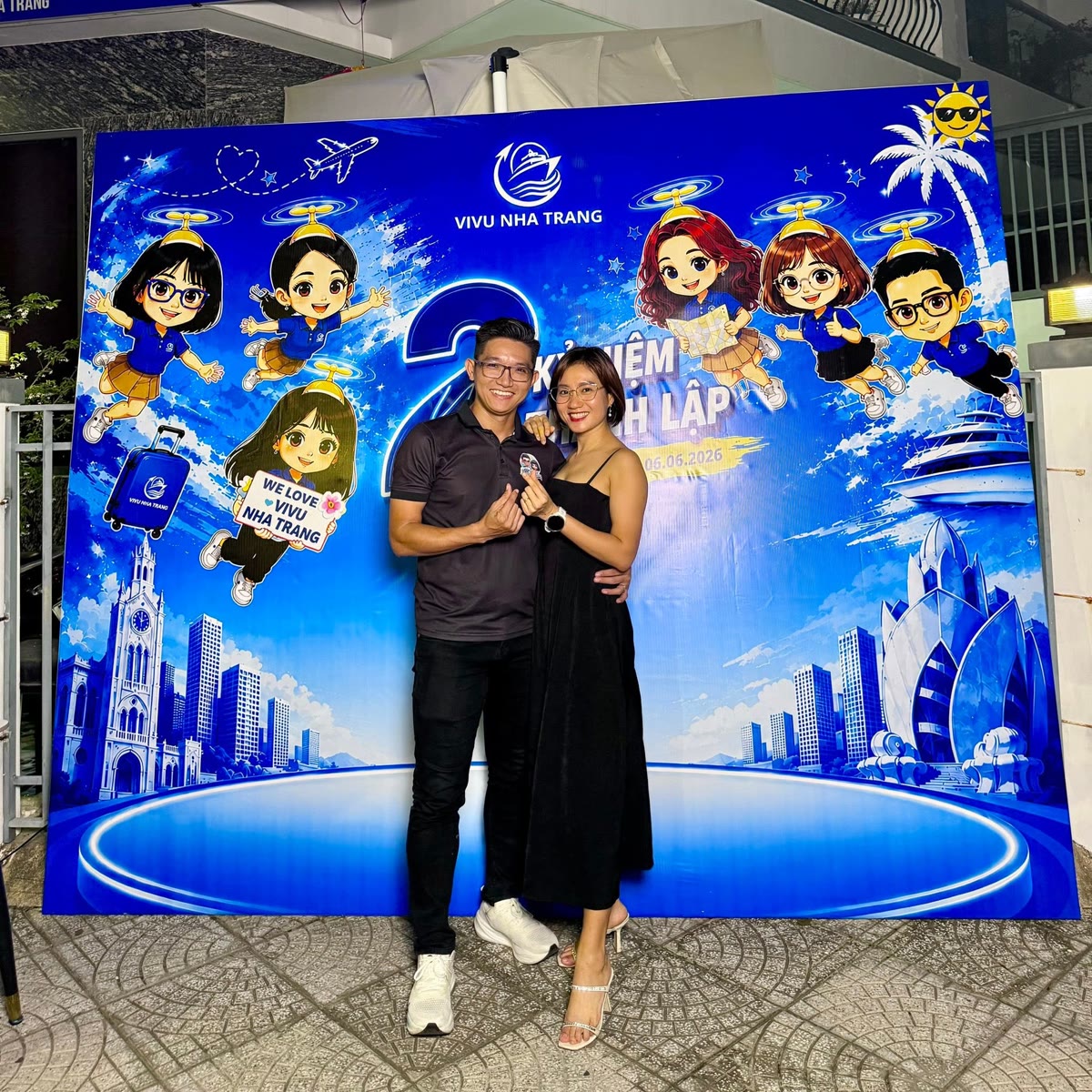Phạm Đức Anh và vợ tại lễ kỷ niệm 2 năm Vivu Nha Trang 06/06/2026
