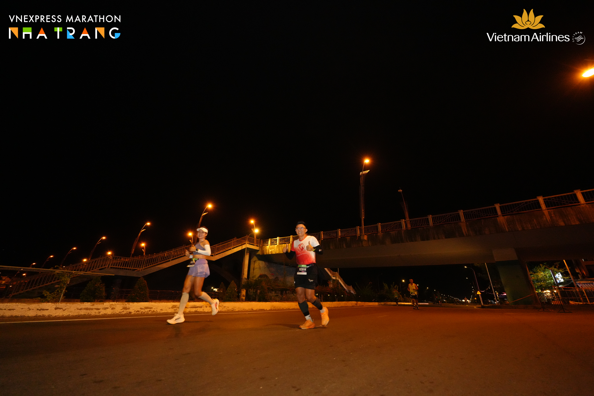 Phạm Đức Anh về đích Full Marathon 42km tại VnExpress Marathon Nha Trang